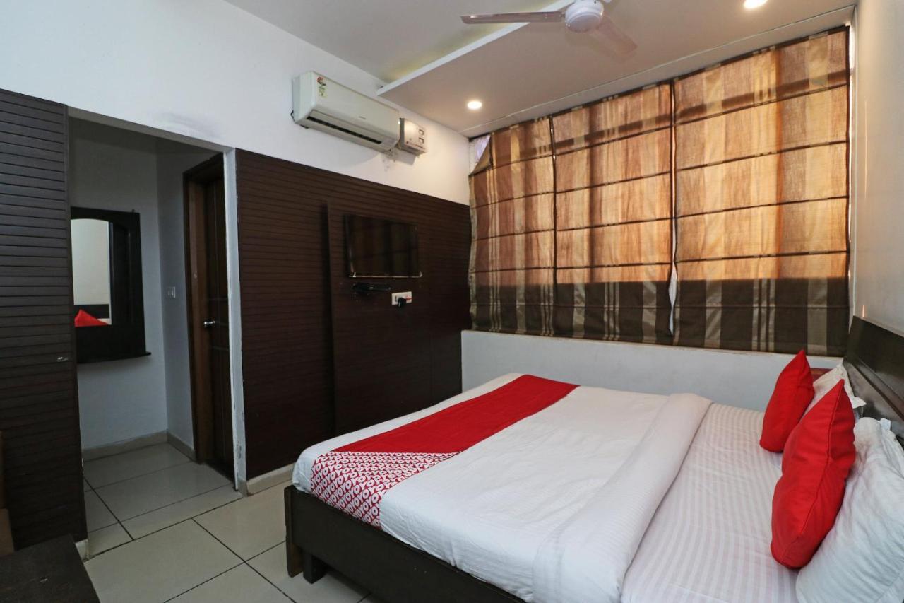Rājpura Oyo 22677 Hotel Mehfil المظهر الخارجي الصورة